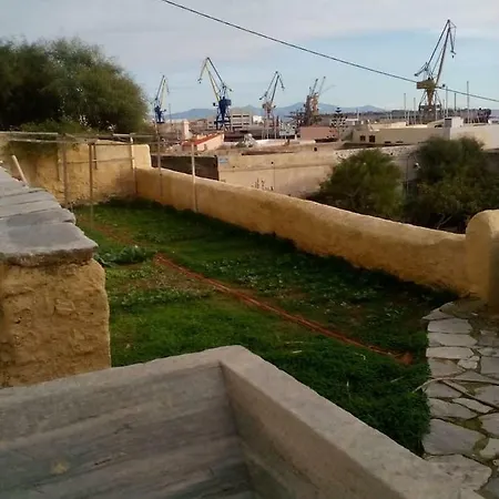 Yannis' Seaview Studio Apartment